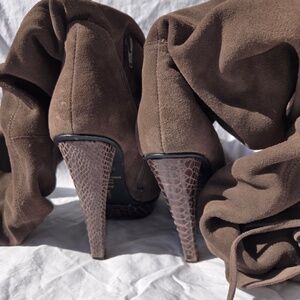 Grey Over the knee 3 inch boots